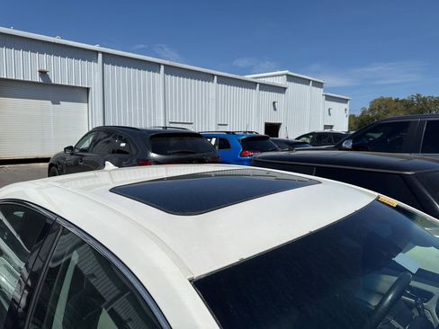 Used 2015 Toyota Avalon Limited image 5