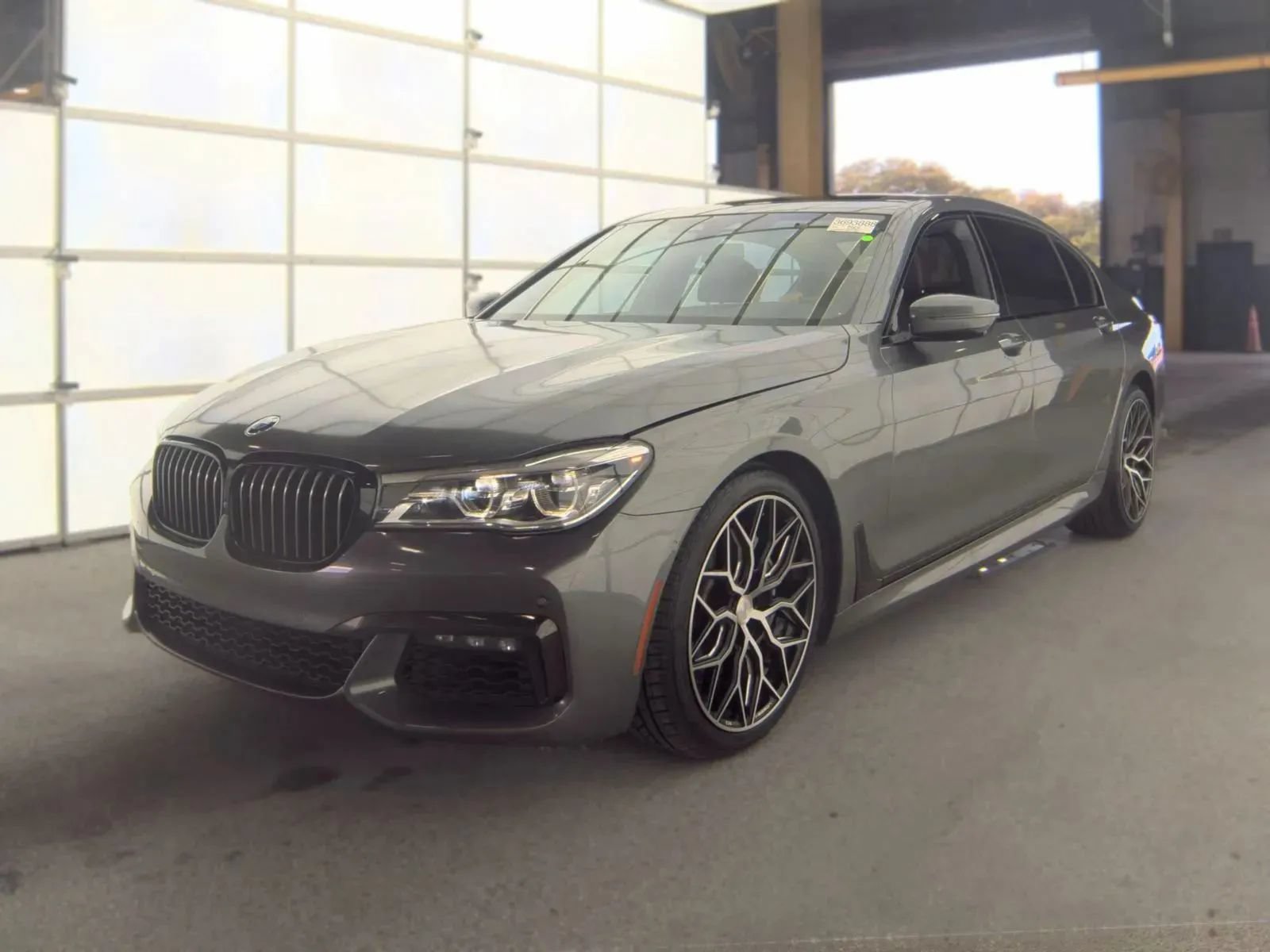Used 2019 BMW 750i w/ M Sport Package RWD image 2