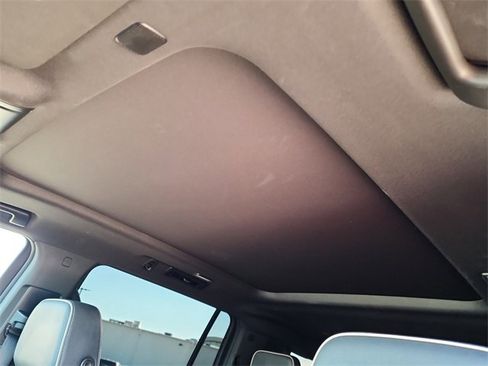 Used 2021 GMC Yukon XL SLT w/ SLT Premium Package image 28