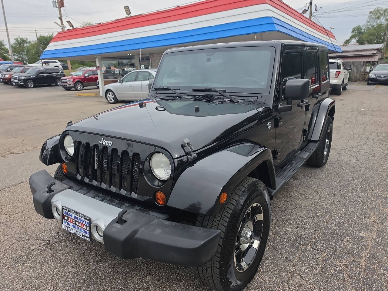 Used 2012 Jeep Wrangler Unlimited Sahara w/ Connectivity Group AWD/4WD image 2