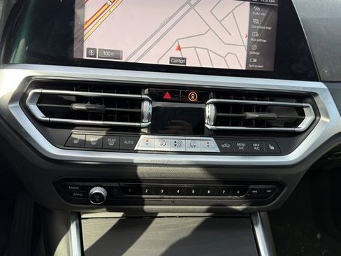 Used 2022 BMW 330i Sedan w/ Premium Package image 21