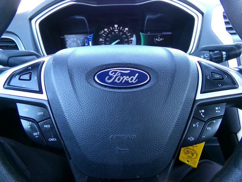 Used 2014 Ford Fusion SE FWD image 10