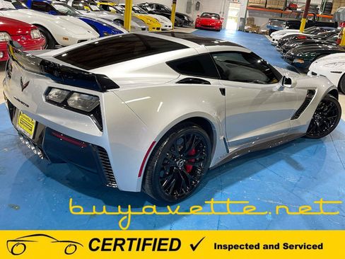 Used 2015 Chevrolet Corvette Z06 w/ 3LZ Preferred Equipment Group RWD image 2