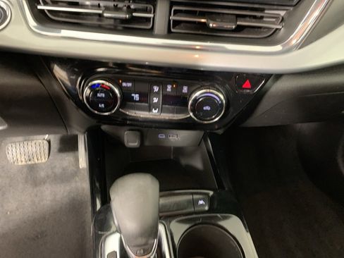 Used 2025 Chevrolet Trax LT image 24