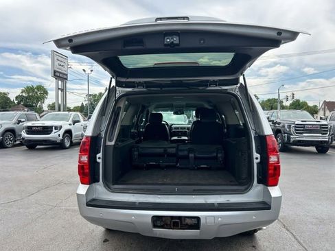 Used 2014 Chevrolet Suburban LT w/ Luxury Package AWD/4WD image 9