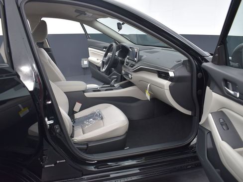 New 2025 Nissan Altima 2.5 SV image 7