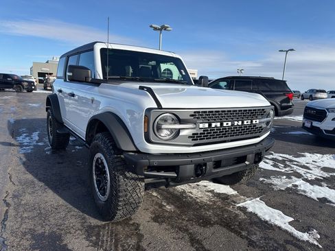 Used 2024 Ford Bronco Badlands image 3