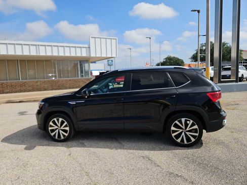 Used 2024 Volkswagen Taos SE FWD image 5
