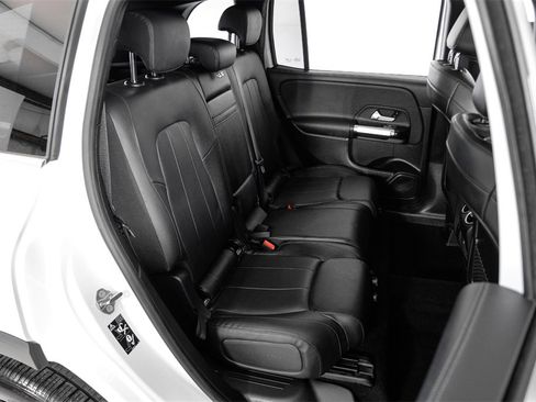 Used 2020 Mercedes-Benz GLB 250 w/ Premium Package image 37