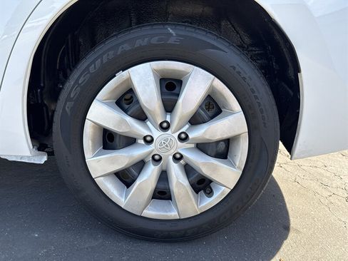 Used 2016 Toyota Corolla LE FWD image 17