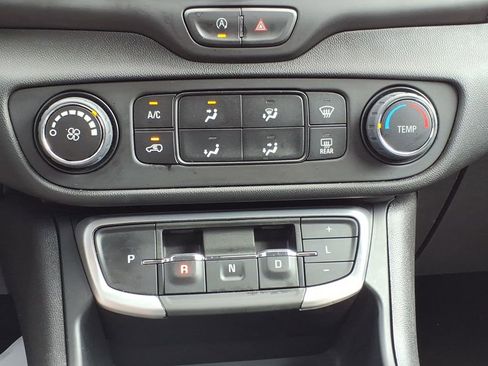 Used 2024 GMC Terrain SLE image 17