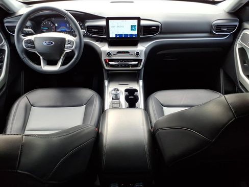 Certified 2022 Ford Explorer XLT w/ Equipment Group 202A image 11