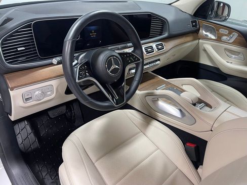 Used 2024 Mercedes-Benz GLS 450 4MATIC image 21