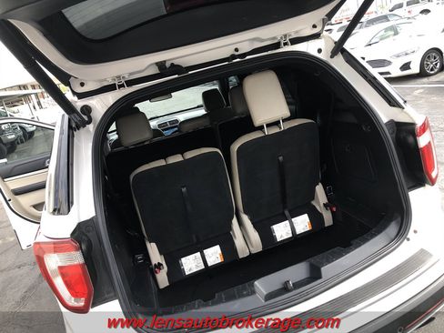 Used 2018 Ford Explorer XLT w/ Equipment Group 202A FWD image 19