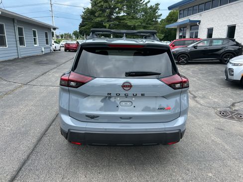 Used 2025 Nissan Rogue SV AWD/4WD image 4
