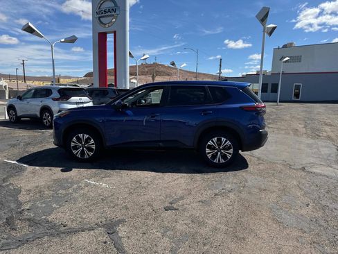 Used 2023 Nissan Rogue SV FWD image 8