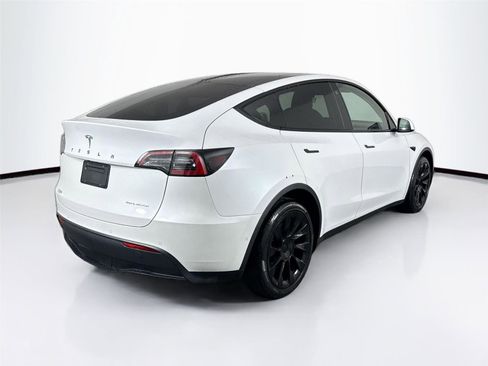 Used 2022 Tesla Model Y Long Range AWD/4WD image 2
