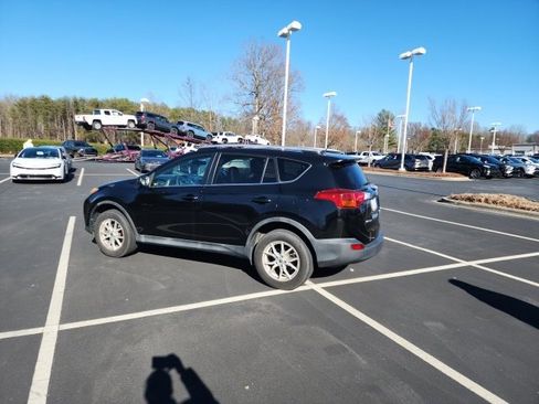 Used 2015 Toyota RAV4 LE image 6