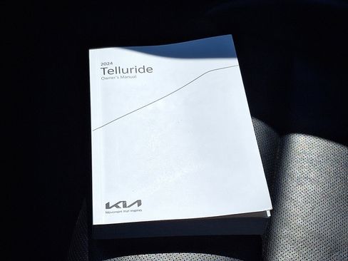 Used 2024 Kia Telluride S image 28