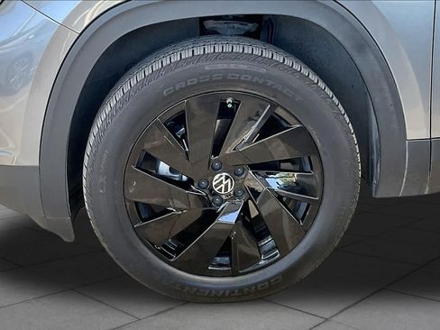 Used 2024 Volkswagen Atlas SE w/ Panoramic Sunroof Package FWD image 12
