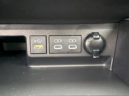 Used 2023 Toyota Highlander XLE AWD/4WD image 35