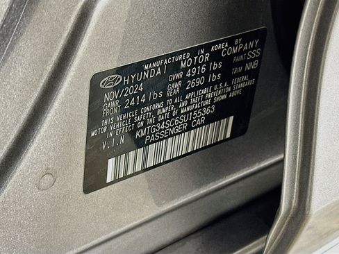 Used 2025 Genesis G70 2.5T AWD/4WD image 12