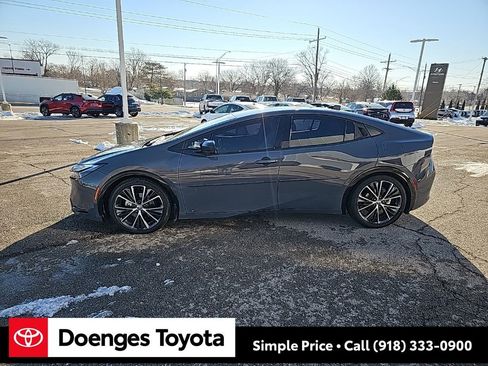 Used 2023 Toyota Prius XLE image 6