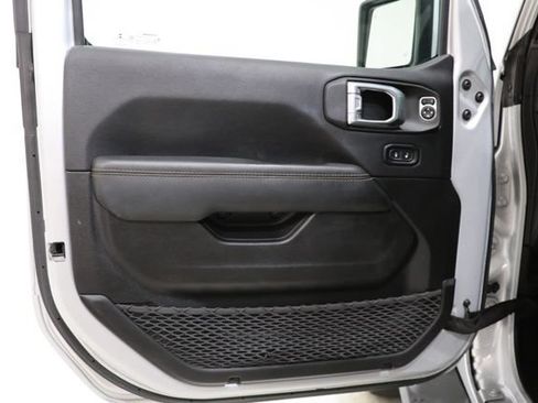 Used 2022 Jeep Wrangler Unlimited Sahara AWD/4WD image 20