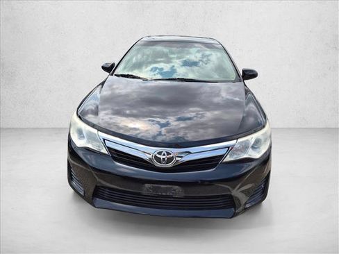 Used 2012 Toyota Camry LE FWD image 2