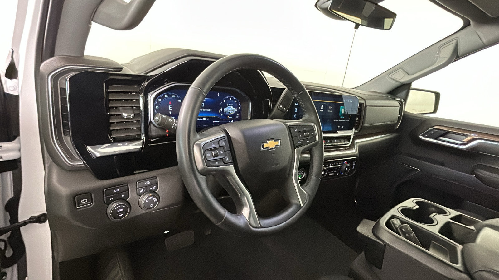Used 2023 Chevrolet Silverado 1500 LT AWD/4WD image 16