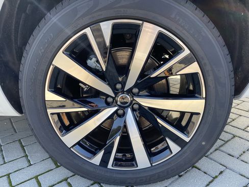 New 2026 Volvo XC90 B5 Core image 8