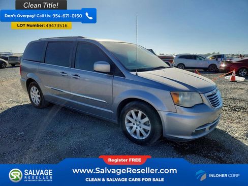Used 2013 Chrysler Town & Country Touring FWD image 5