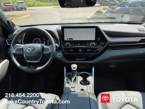 Used 2026 Toyota Highlander XSE AWD/4WD image 19