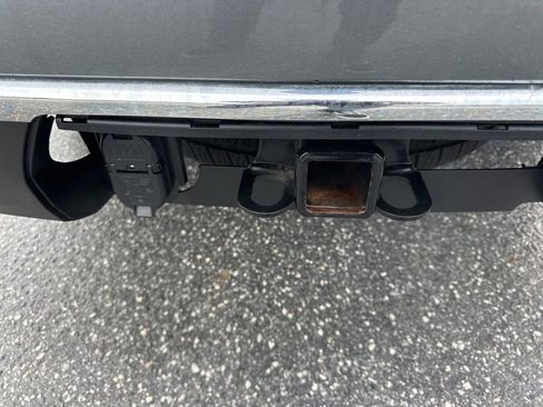 Used 2022 Chevrolet Suburban LT image 34