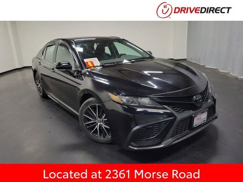 Used 2022 Toyota Camry SE image 1