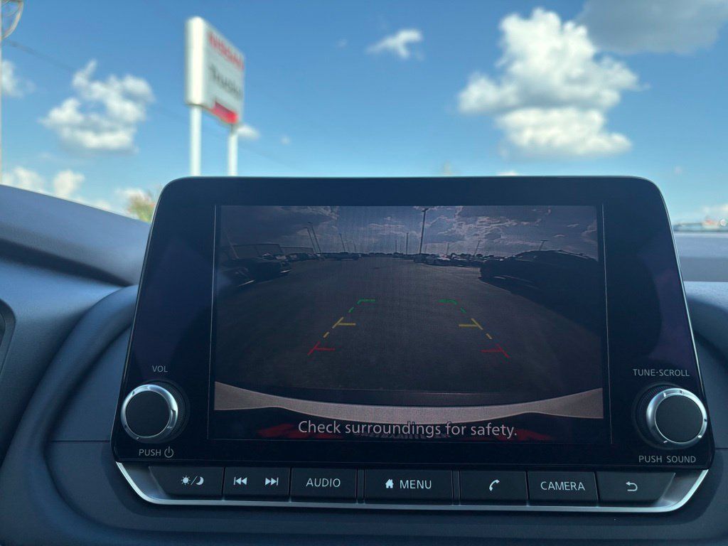 Used 2023 Nissan Rogue S AWD/4WD image 32