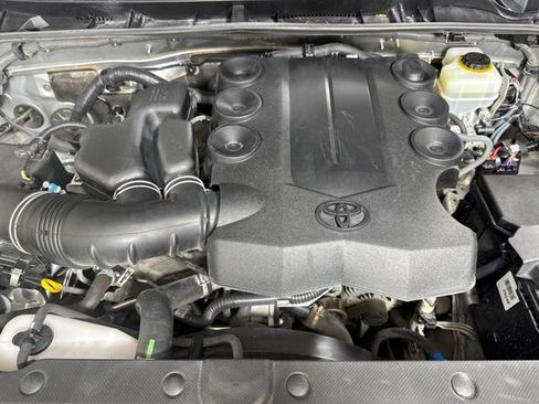 Used 2016 Toyota 4Runner Limited AWD/4WD image 9