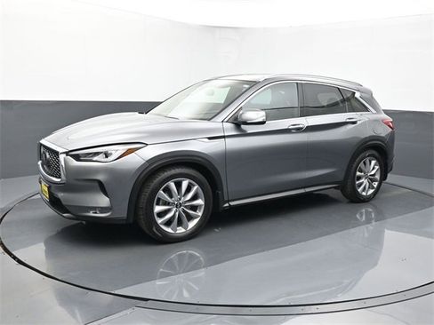 Used 2020 INFINITI QX50 Luxe w/ Navigation Package image 2