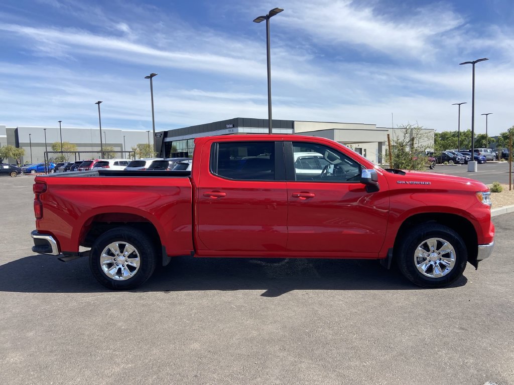 Used 2025 Chevrolet Silverado 1500 LT RWD image 2