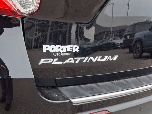 Used 2020 Ford Explorer Platinum image 31