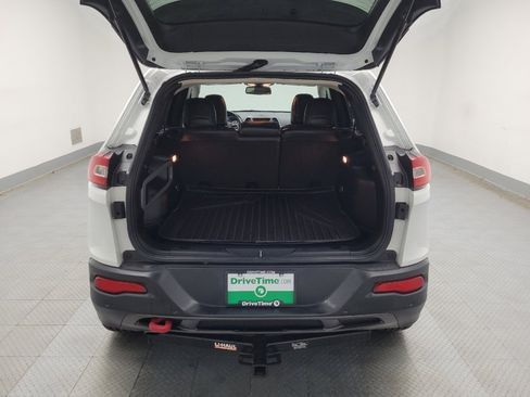 Used 2018 Jeep Cherokee Trailhawk w/ Cold Weather Group image 29