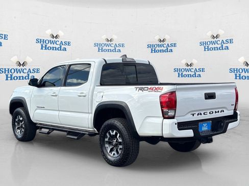 Used 2017 Toyota Tacoma TRD Off-Road image 5