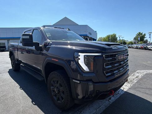Used 2024 GMC Sierra 2500 AT4 w/ AT4 Premium Plus Package AWD/4WD image 3
