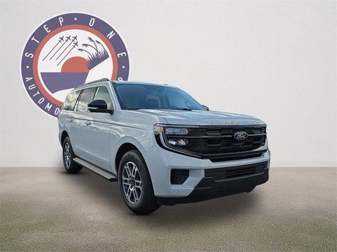New 2025 Ford Expedition Active image 2