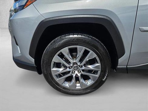 Used 2022 Toyota RAV4 Limited FWD image 22