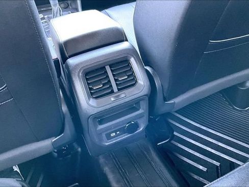 Used 2024 Volkswagen Tiguan SE FWD image 10