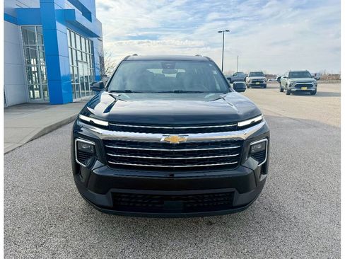 Used 2025 Chevrolet Traverse LT w/ Driver Confidence Package image 7