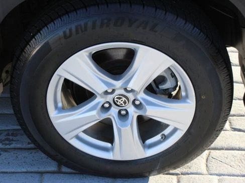 Used 2021 Toyota Highlander LE image 47