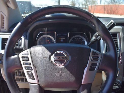 Used 2018 Nissan Titan SV w/ SV Convenience Package image 32