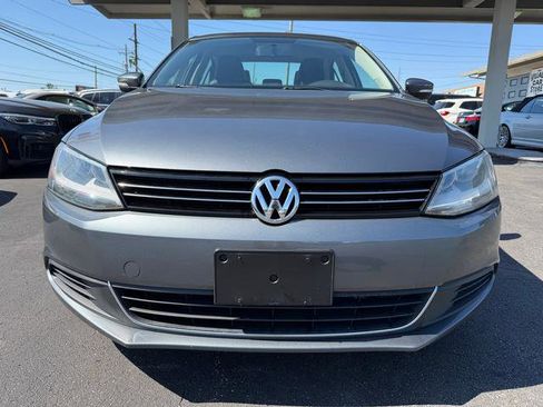 Used 2014 Volkswagen Jetta SE FWD image 2